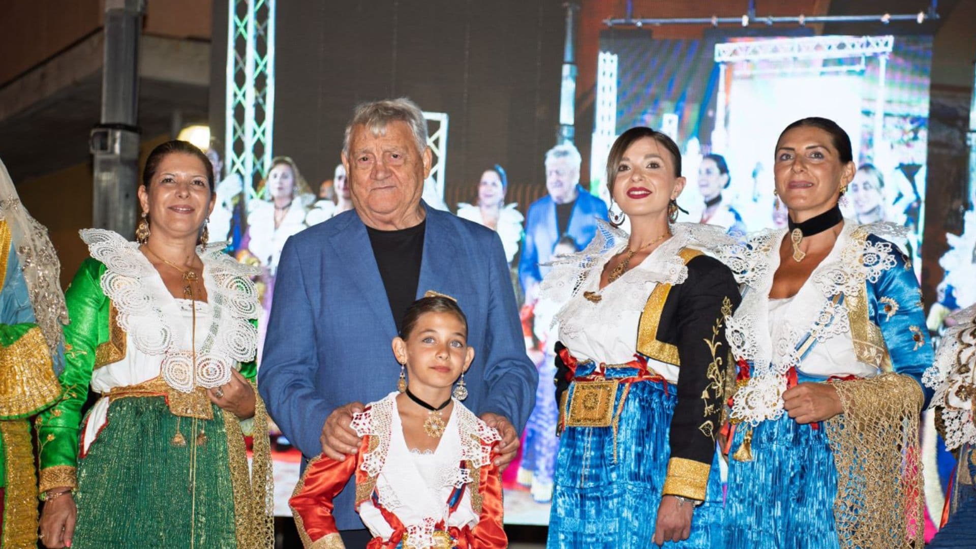 Canti arbëreshë, costumi e tradizioni: successo per l'evento a Mbuzat con Gerardo Sacco