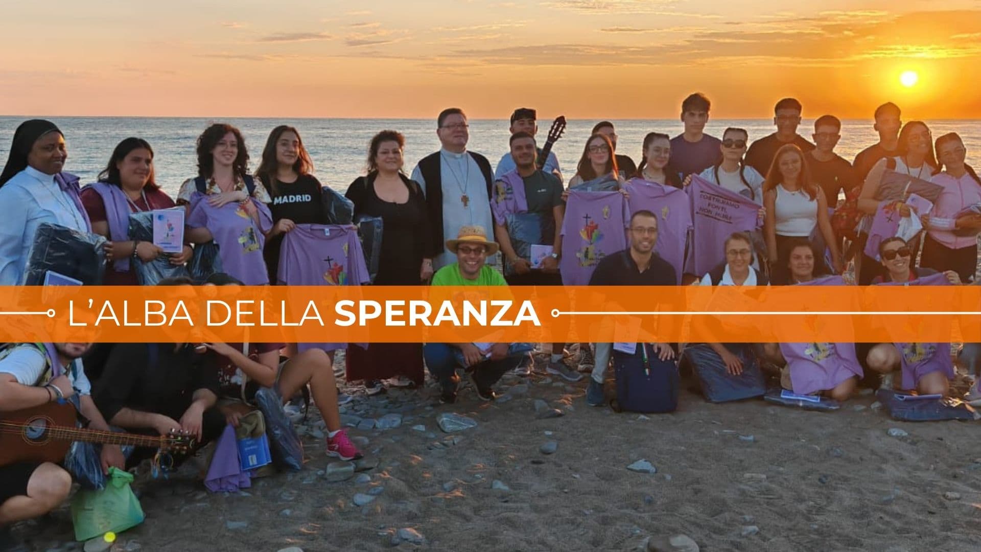 All'alba la benedizione sul mare per 27 giovani della diocesi in marcia verso il Giubileo