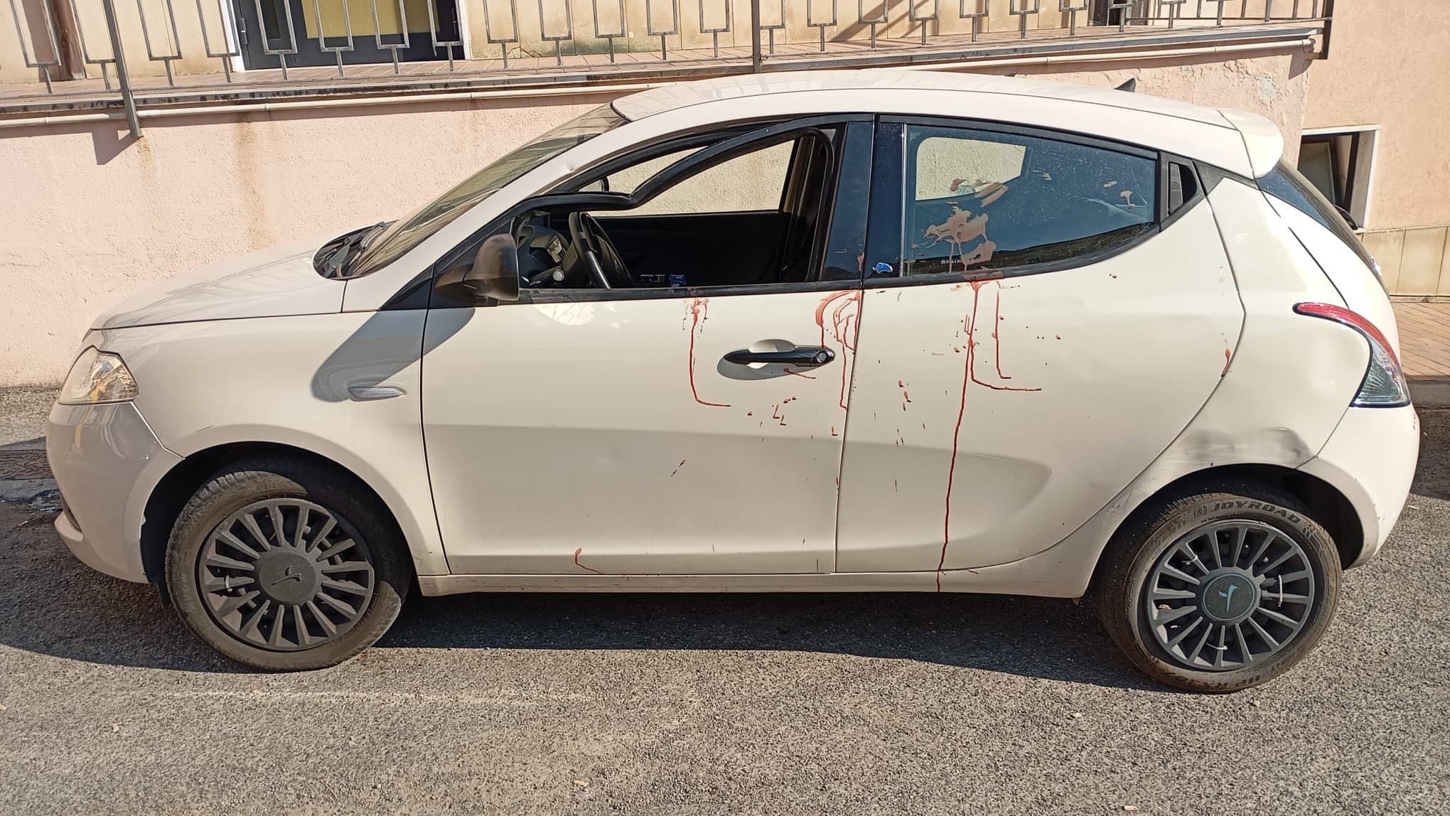 Accoltellamento al fast-food: carabiniera fuori servizio salva il cugino e aiuta a fermare gli aggressori