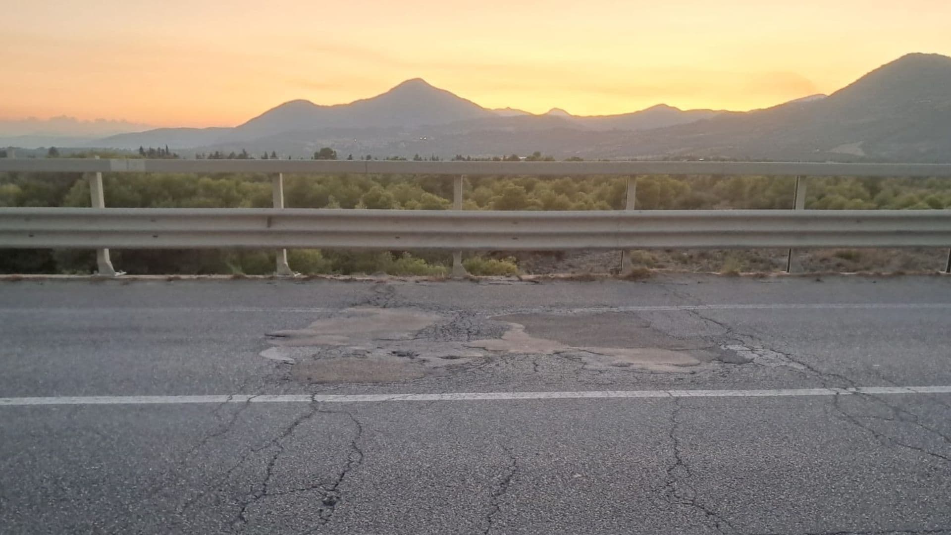 Strade dissestate sul Viadotto Saraceno: si attendono i lavori di messa in sicurezza | FOTO