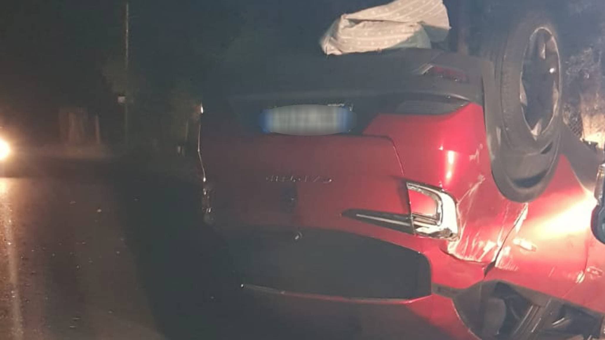 Auto si ribalta nella notte a Seggio: feriti due giovani