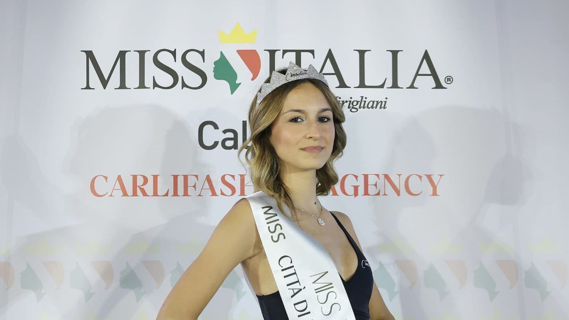 Marica Mazza incoronata Miss città di Mirto Crosia 2025