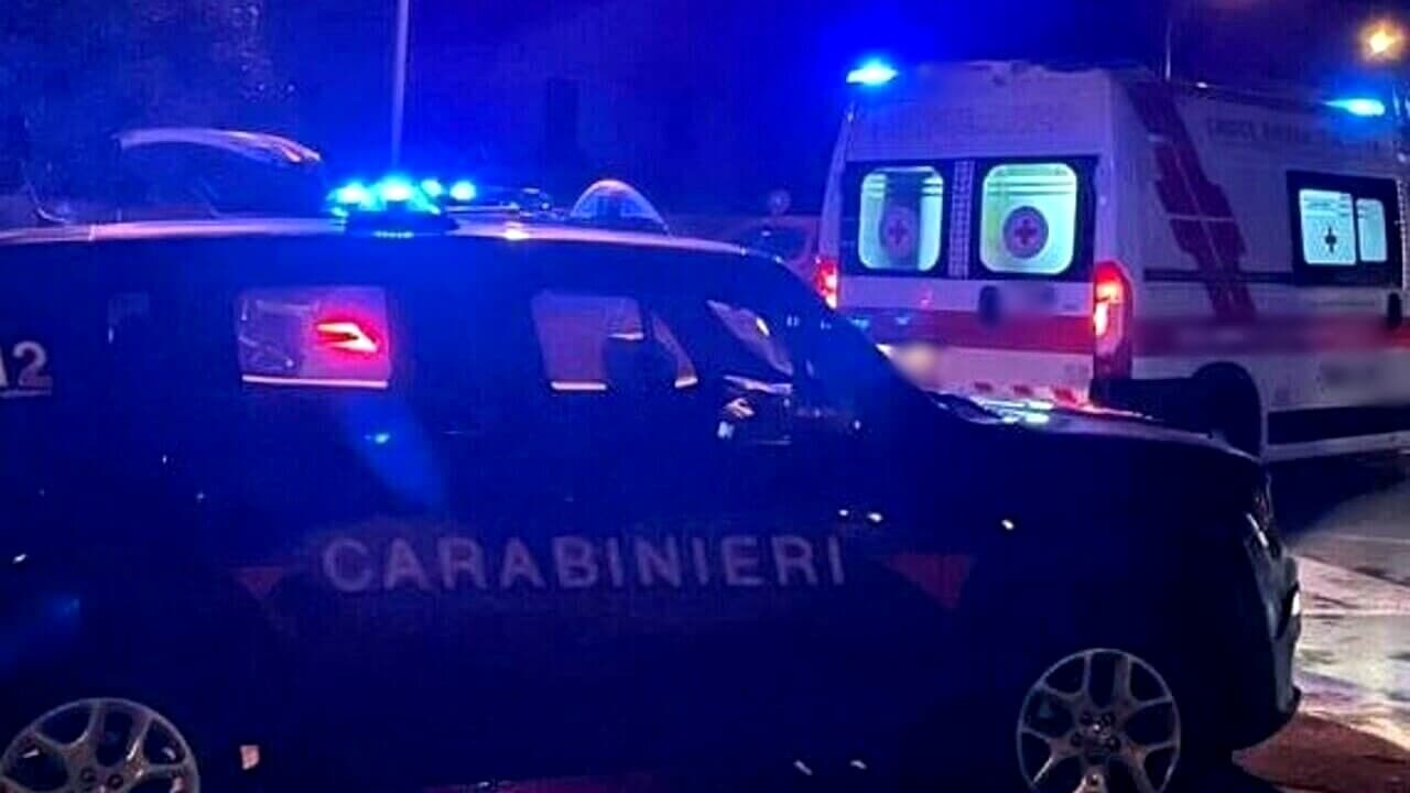 Lite tra turisti a Crosia, donna accoltella il compagno: s'indaga sul movente