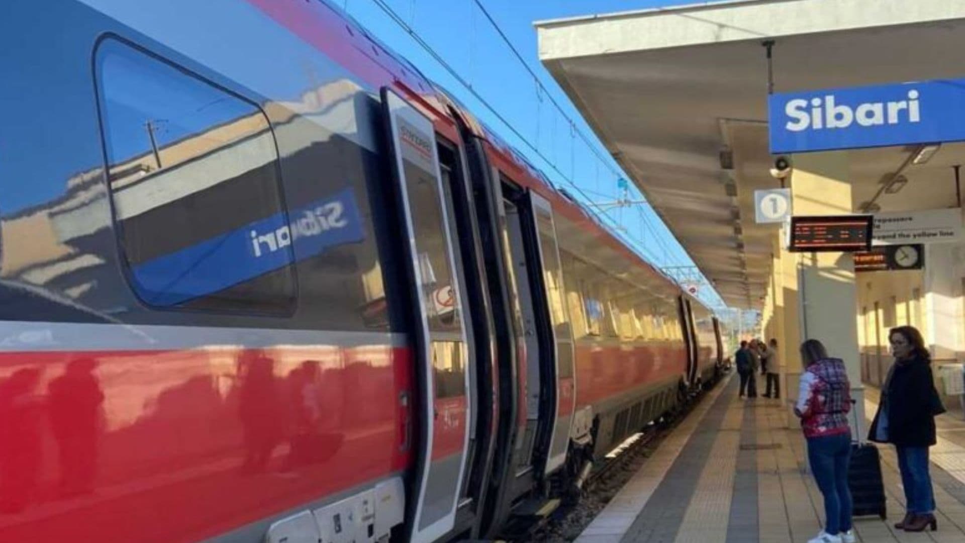 I ritardi sulla linea jonica fanno insorgere il Coordinamento Nazionale Docenti: «La mobilità è un diritto»