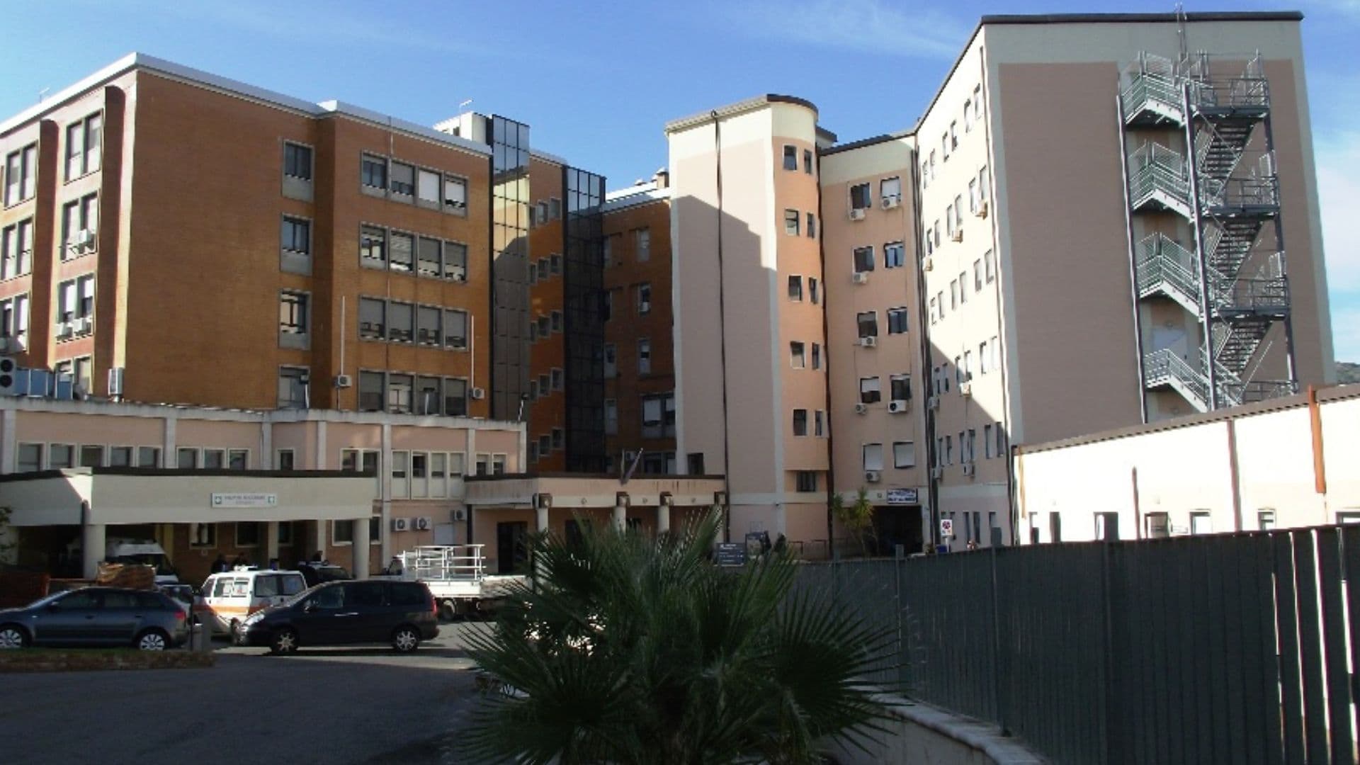 Sospensione laboratorio Analisi al "Compagna", la replica dell'Asp: «Nessun paziente abbandonato»