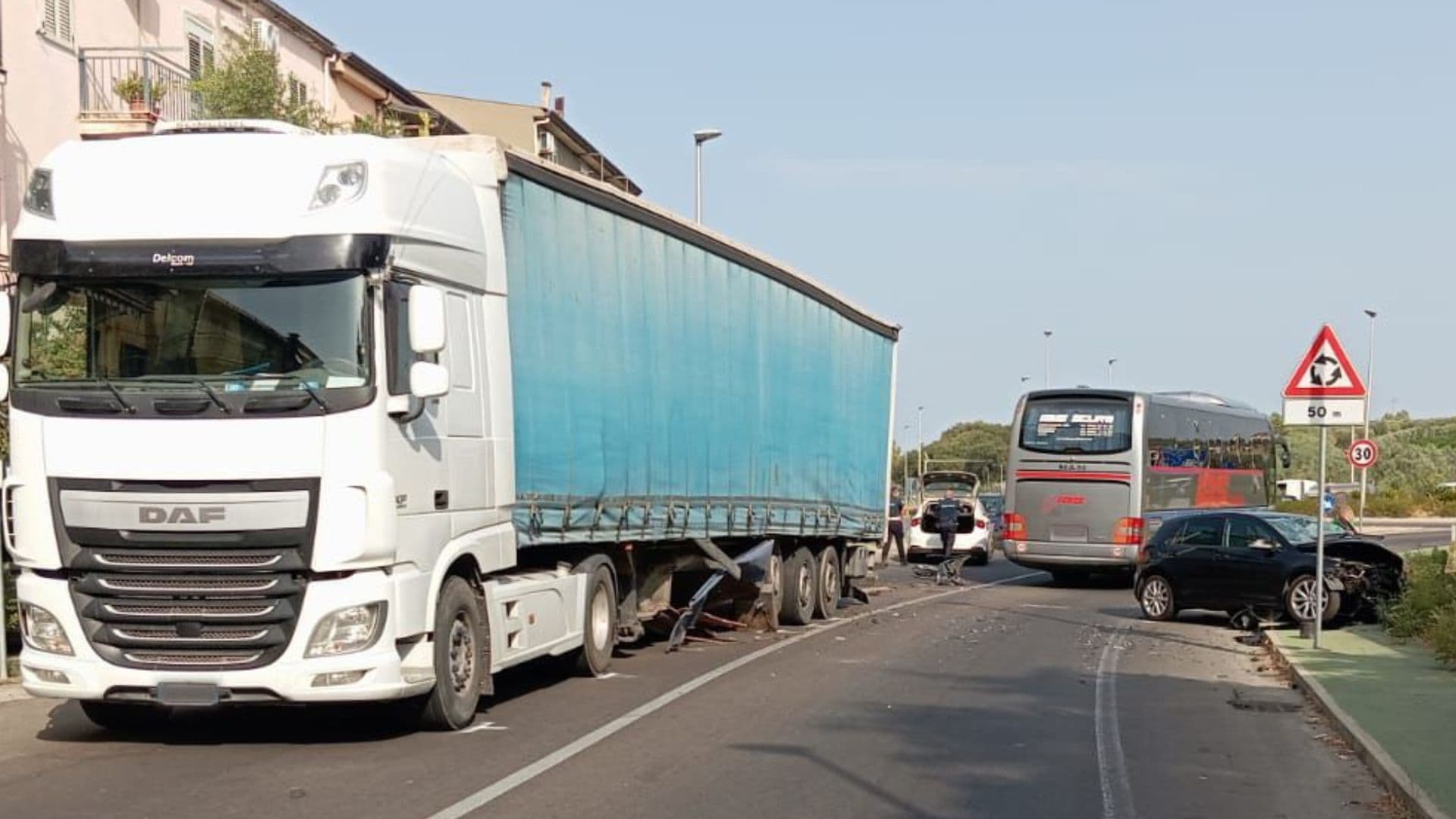 Co-Ro, incidente alla rotatoria di Toscano: 3km di coda e traffico rallentato