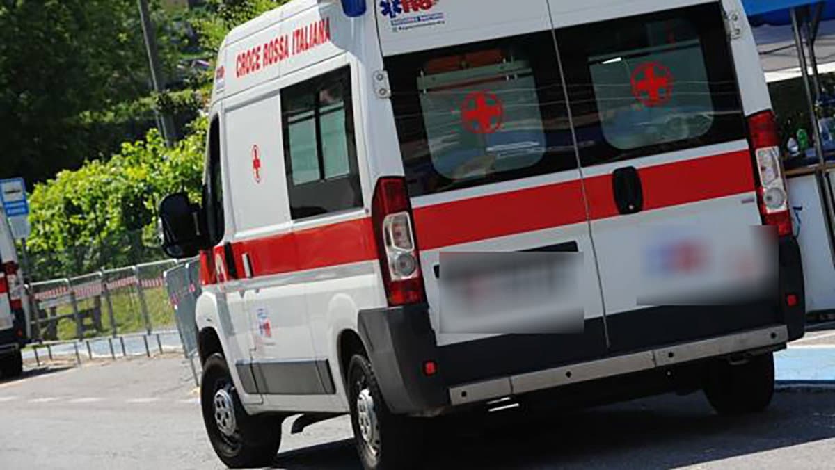Incidente a Longobucco, moto finisce fuori strada