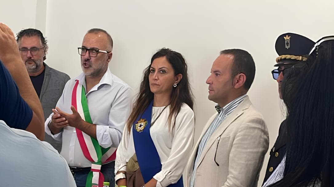 Amnesia istituzionale: a Bocchigliero inaugurata una scuola che è stata soppressa a giugno