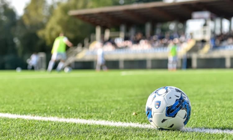 Eccellenza e Promozione: al via i campionati, partenza sprint per la Rossanese