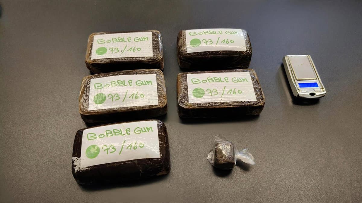 Nasconde 5 panetti di hashish in casa: arrestato 39enne di Trebisacce
