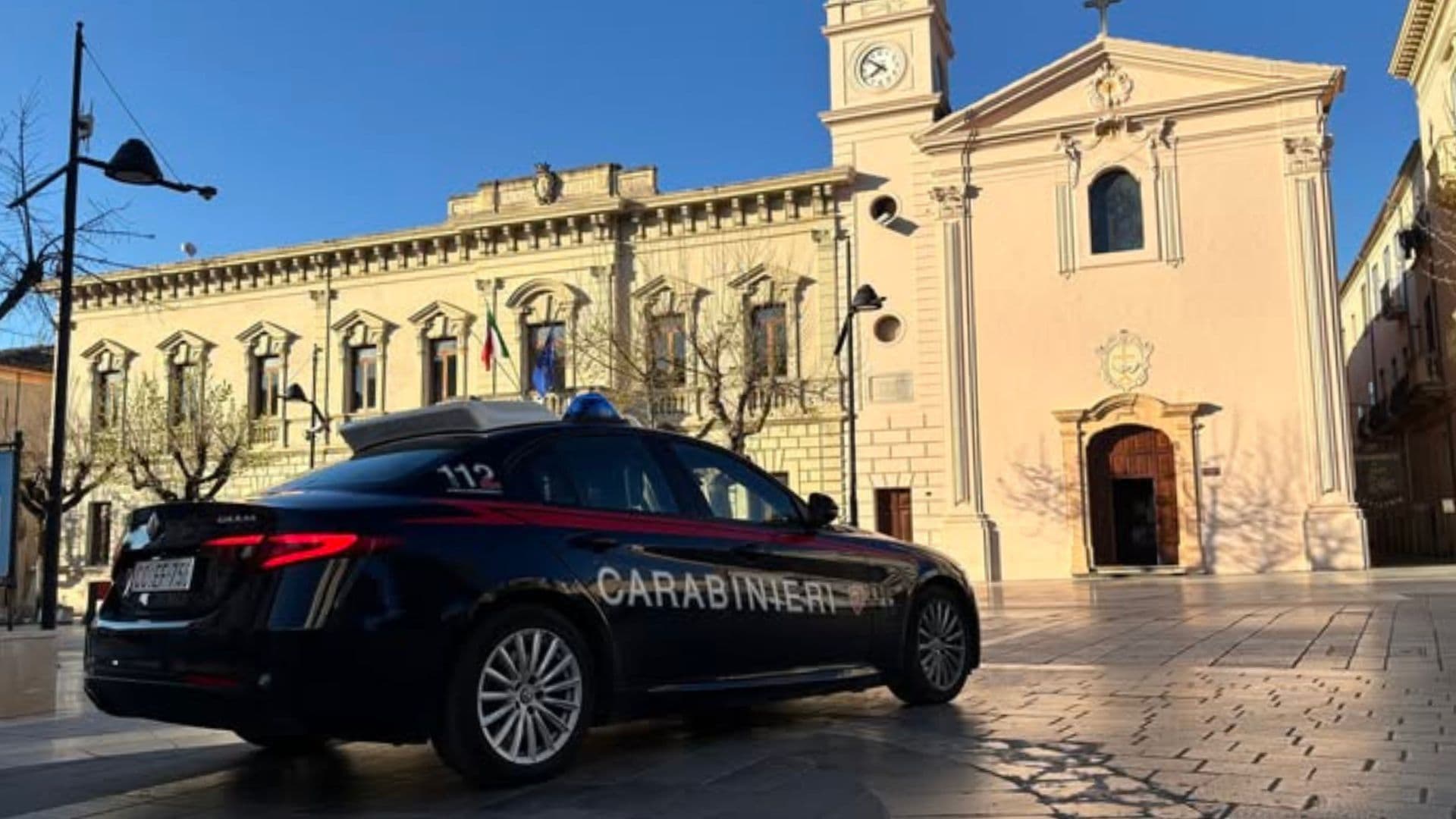 Donna arrestata a Castrovillari per abbandono di minori: si cercando i due figli di 4 e 5 anni