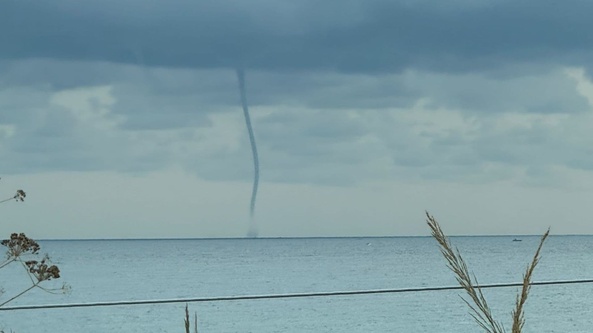 "Tornado" a largo della costa di Cariati: arrivano i primi fenomeni temporaleschi della stagione