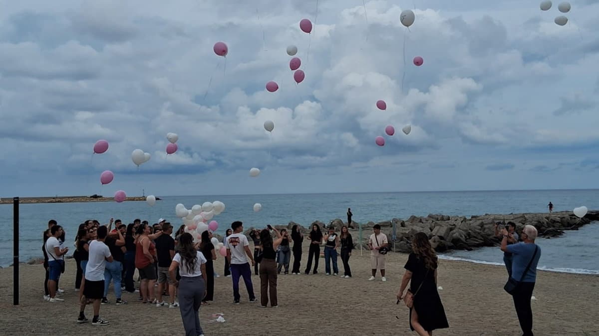 Cariati piange la prematura scomparsa di Isabel: palloncini bianchi e rosa per il saluto commovente dei suoi amici