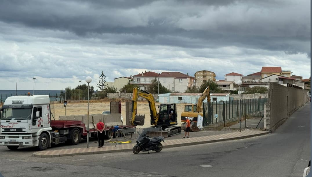 Cariati, al via la demolizione dello storico stadio comunale della Marina