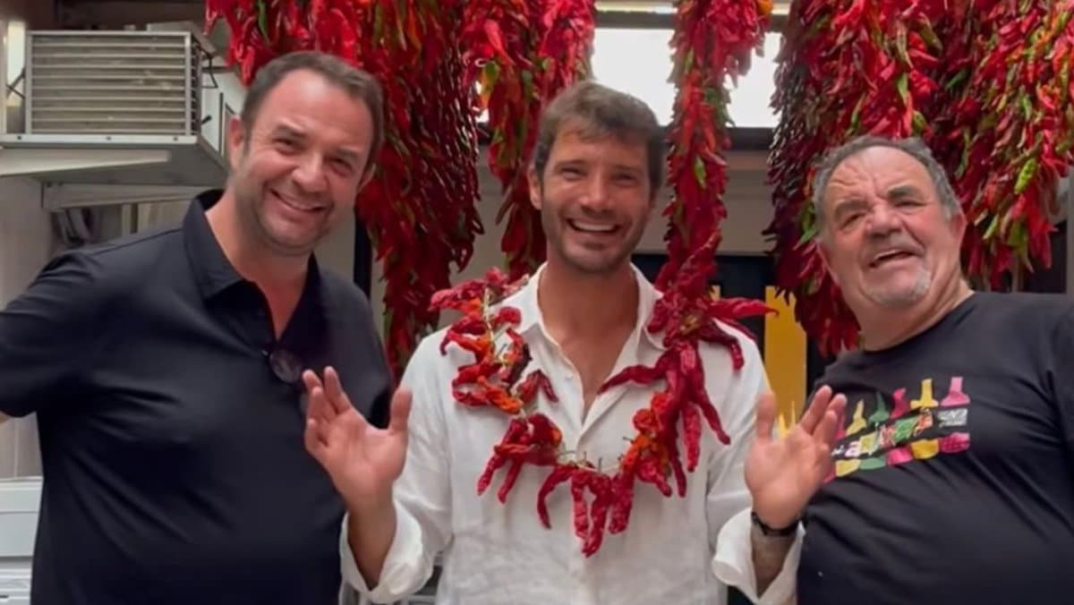 Stefano De Martino tra le celebrità insignite con la collana degli Zafarani Cruschi