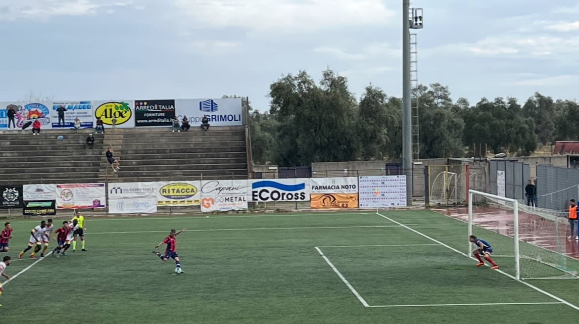 Rossanese e Isola Capo Rizzuto, spettacolo allo Stefano Rizzo: finisce 4-4