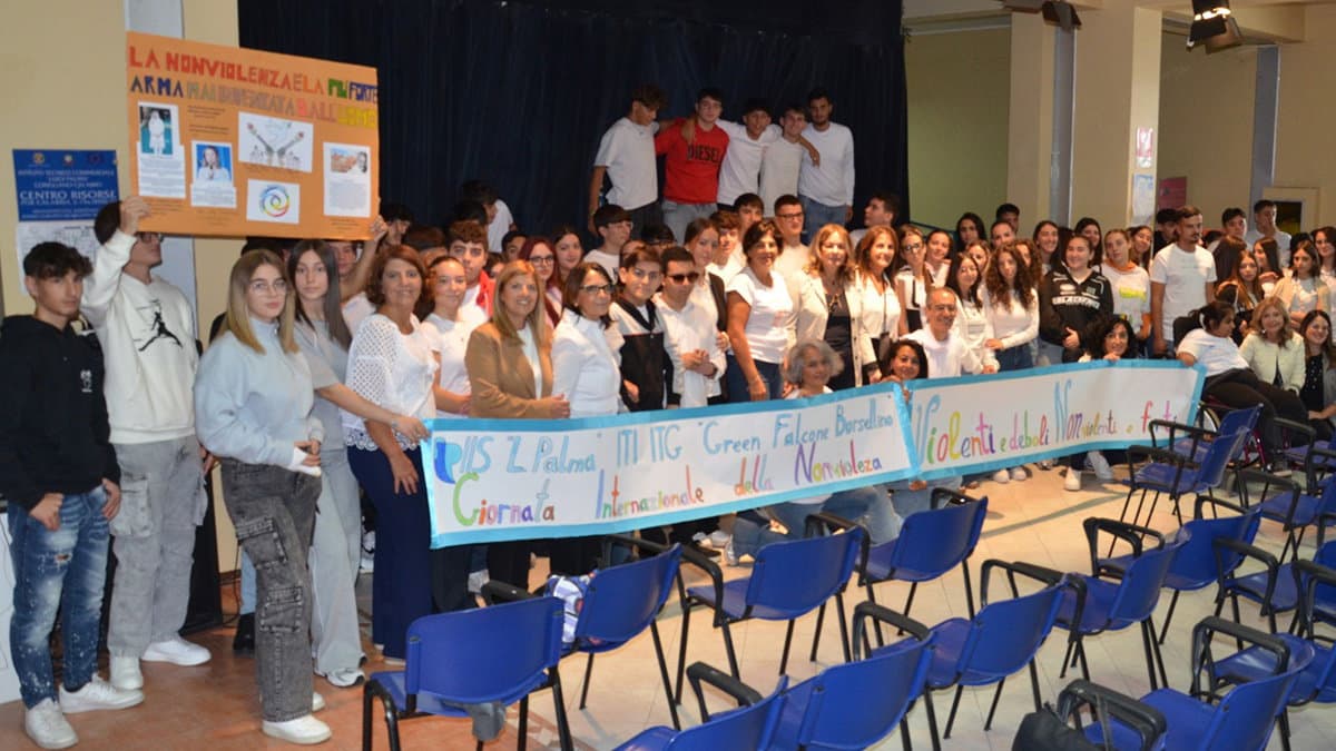 I ragazzi del Palma Green Falcone Borsellino celebrano la Giornata internazionale della nonviolenza