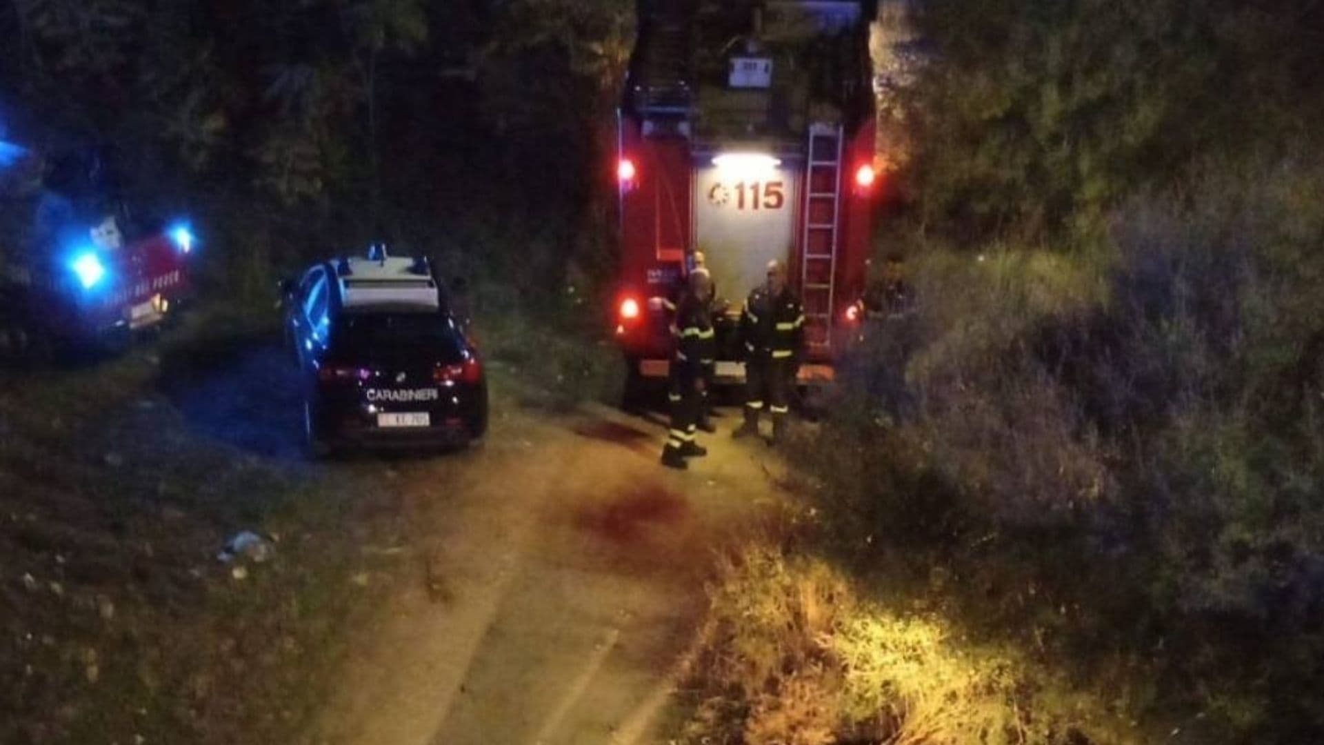 Co-Ro, incendio sotto il Ponte Almirante: a fuoco la baracca di un immigrato