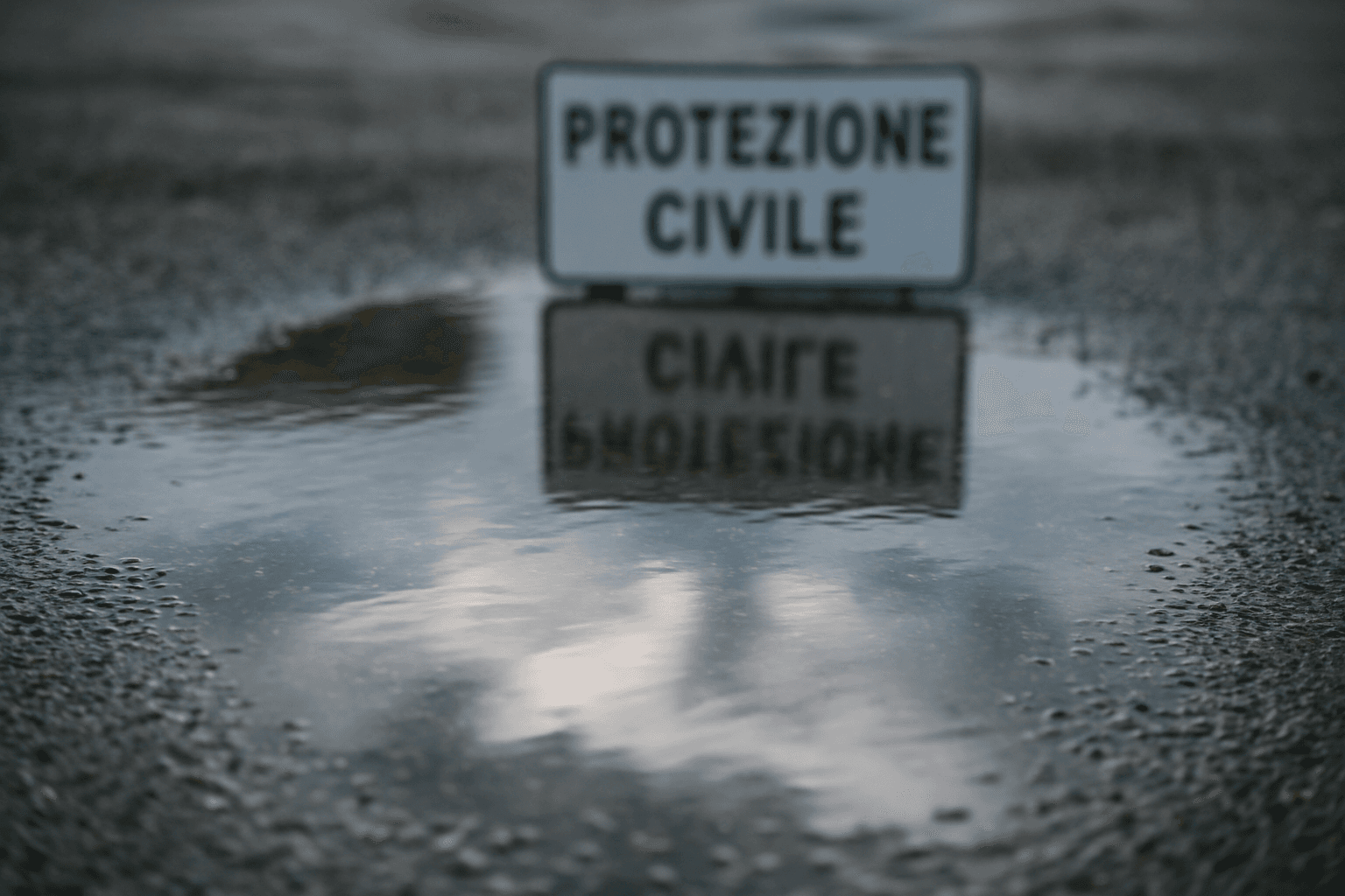 Allerta meteo o allerta burocratica? Se il cielo è grigio non significa l'arrivo di una tragedia imminente