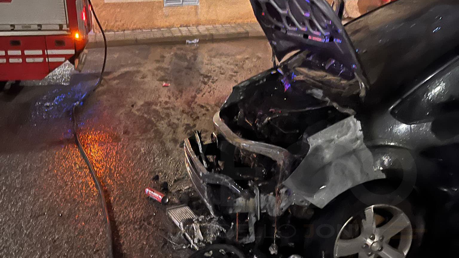 Paura nella notte a Corigliano-Rossano: nuova auto in fiamme