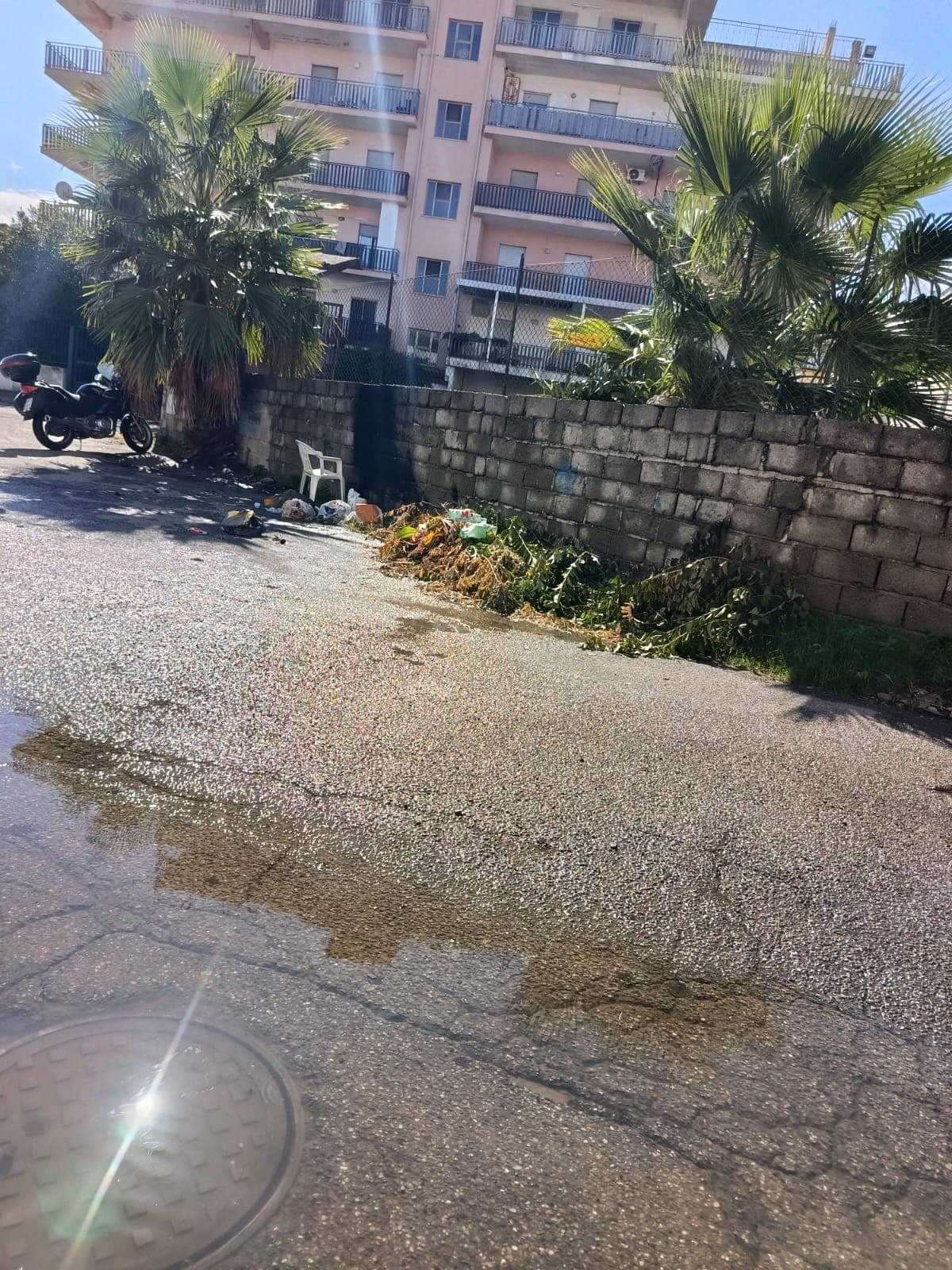 Via Camogli soffocata dai liquami... e i bambini chiedono aiuto