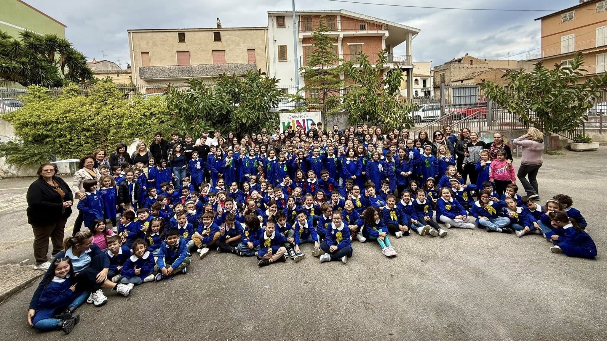 I bambini delle scuole di Cassano Jonio celebrano le Giornata della Gentilezza