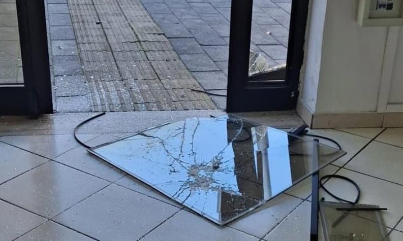 Vandalismo alla Delegazione Comunale di Corigliano-Rossano, arriva la reazione dell’Amministrazione