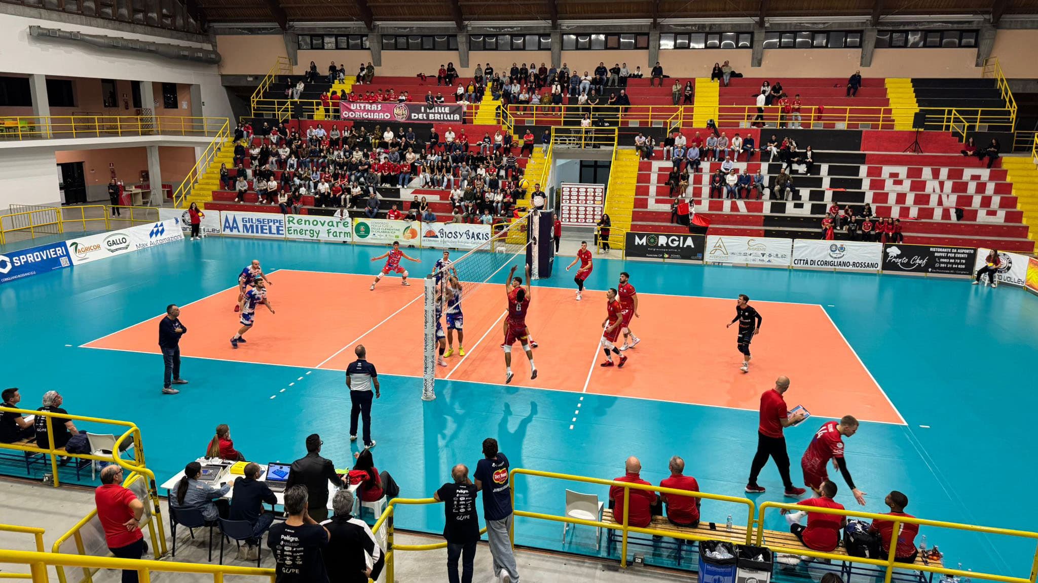 Corigliano Volley travolge la Gupe: spettacolo al PalaBrillia e terza vittoria consecutiva