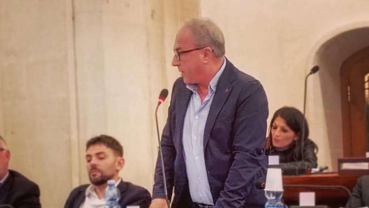Atti vandalici a Rossano, Uva: «Rinnovo la condanna alla violenza e ringrazio le Forze dell'Ordine»