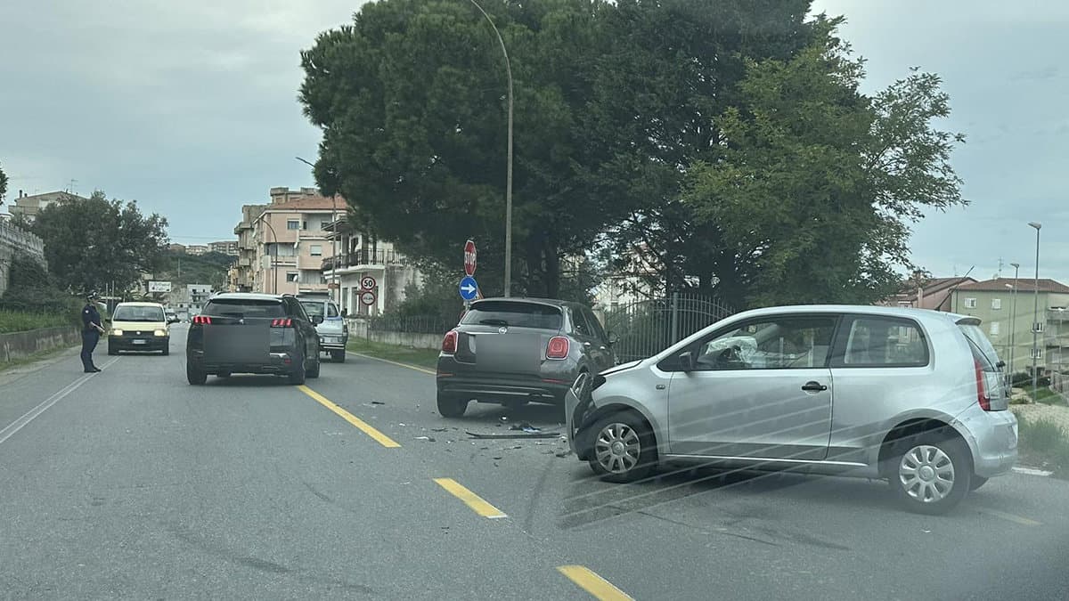 Nuovo incidente sulla Statale 106 a Cariati, continua l’allarme sicurezza sulla “Jonica”