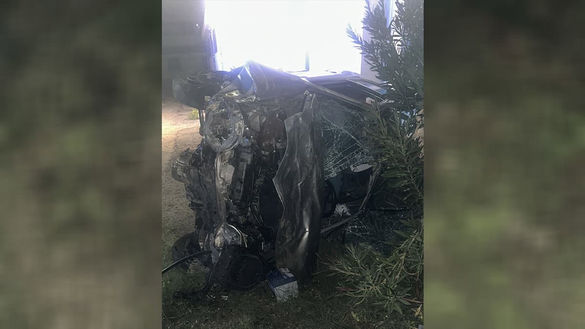 Notte di paura a Corigliano, auto vola fuoristrada: ferita una ventenne