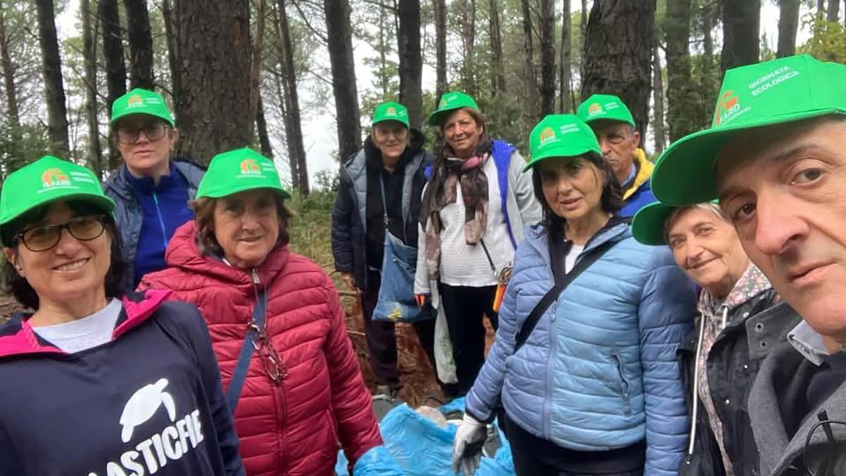 Guglielmo di Acri, un esercito di volontari ripulisce il bosco