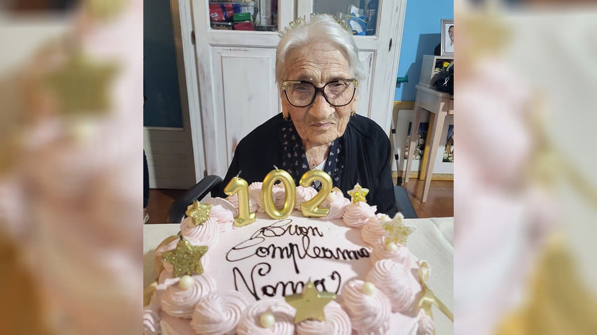 Cassano in festa, la signora Maria Pugliese spegne 102 candeline