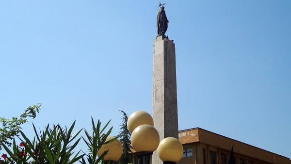 A Cassano Jonio si riaccende la storica fiaccola del Monumento dei caduti di tutte le guerre