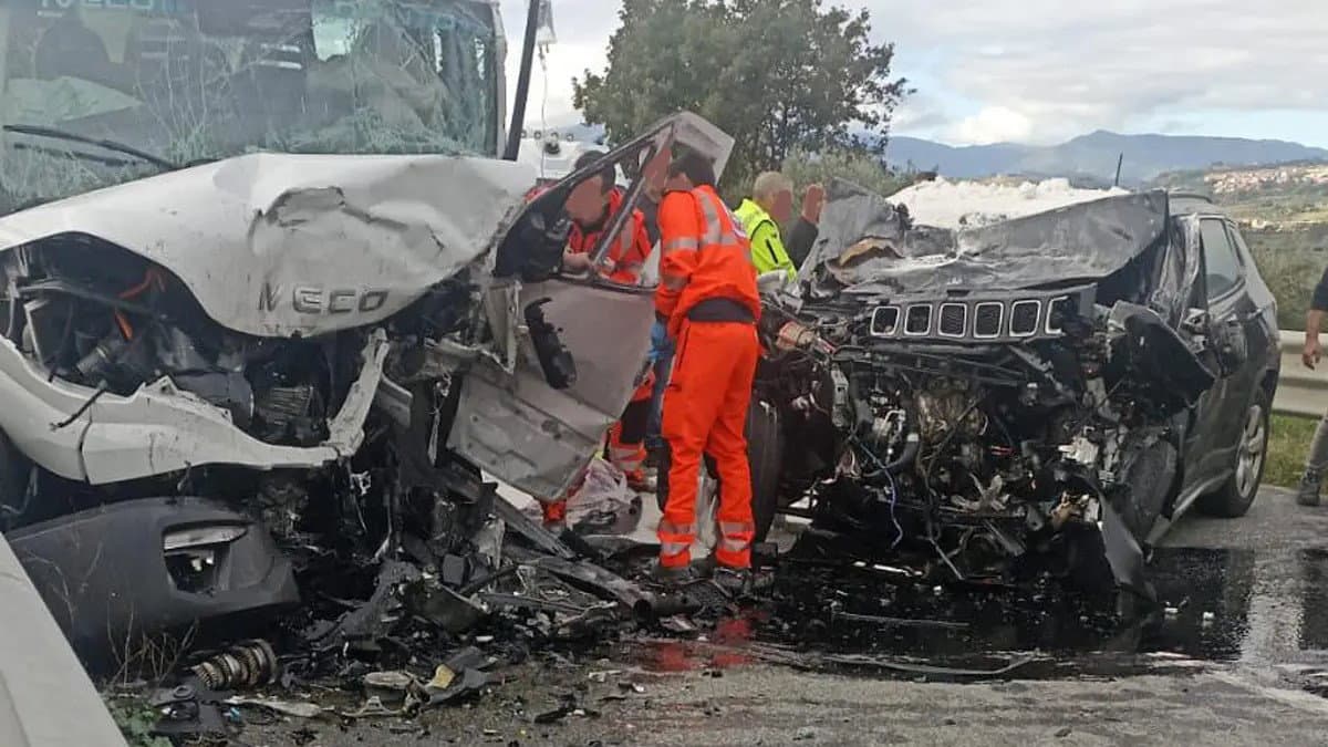 Tragico incidente sulla SS 283 “delle Terme Luigiane”: un morto
