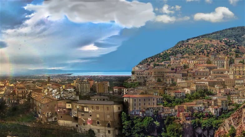 "Nuove Radici" apre il dibattito a Co-Ro: partono gli incontri sulle grandi e piccole vertenze del territorio
