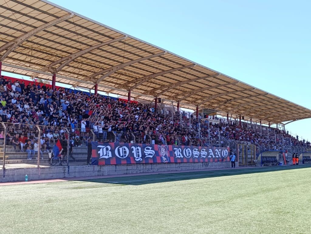 “Siamo ultras, non delinquenti”: i Boys Rossano denunciano una stretta repressiva