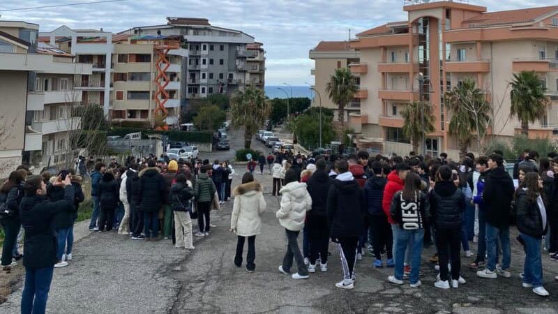 Polo liceale di Rossano senz’acqua da mesi: gli studenti proclamano sciopero