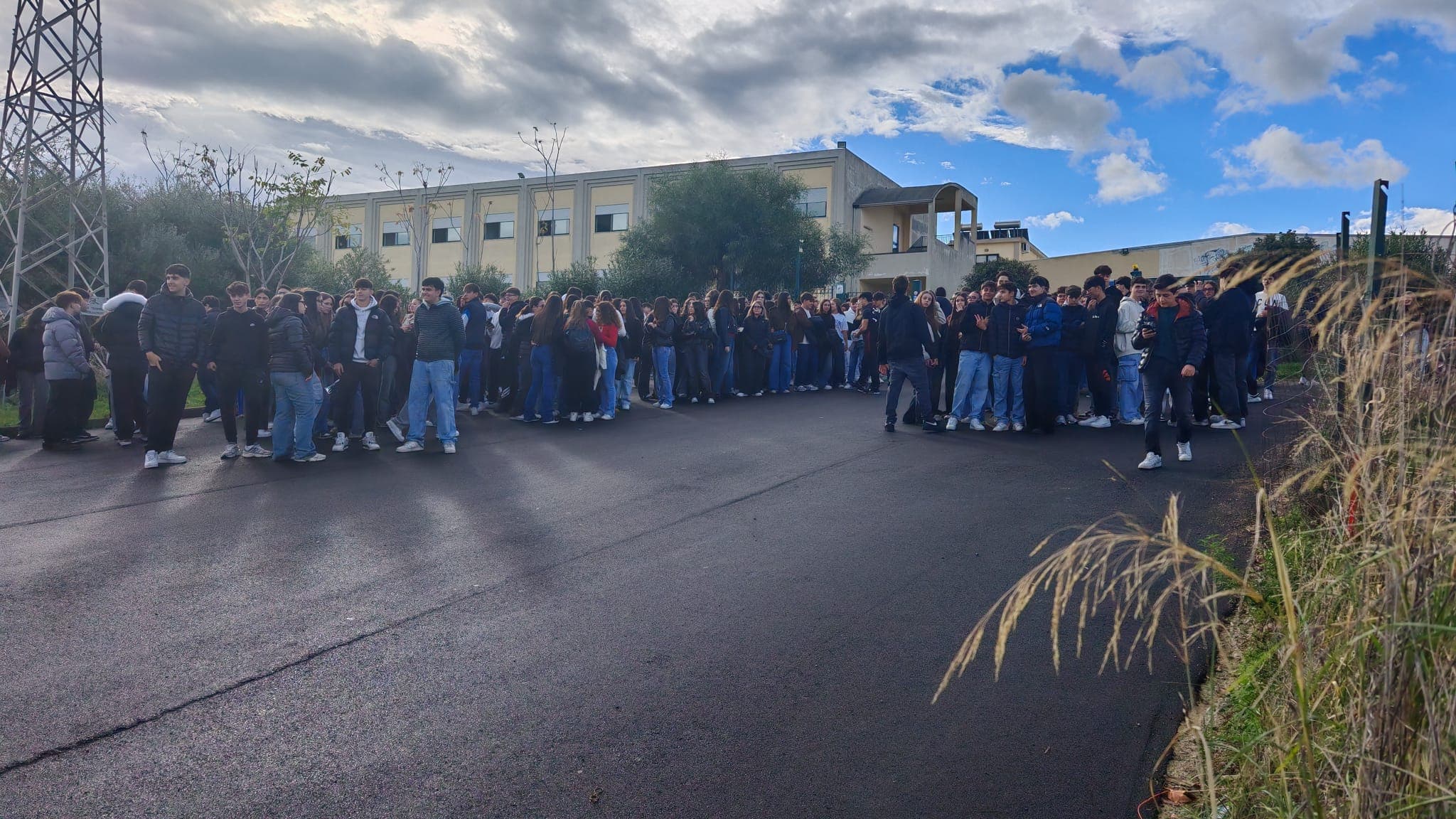 A scuola senz'acqua, al Polo Liceale di Rossano è l'ora della protesta
