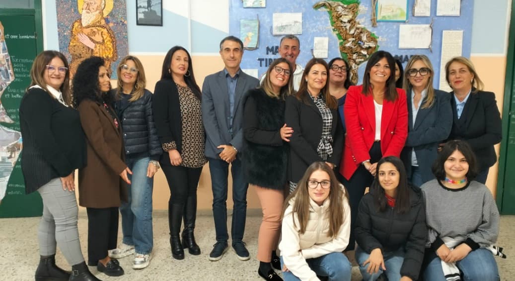 “Mani in alto” contro il bullismo: siglata l’intesa per la tutela dei minori a Corigliano-Rossano