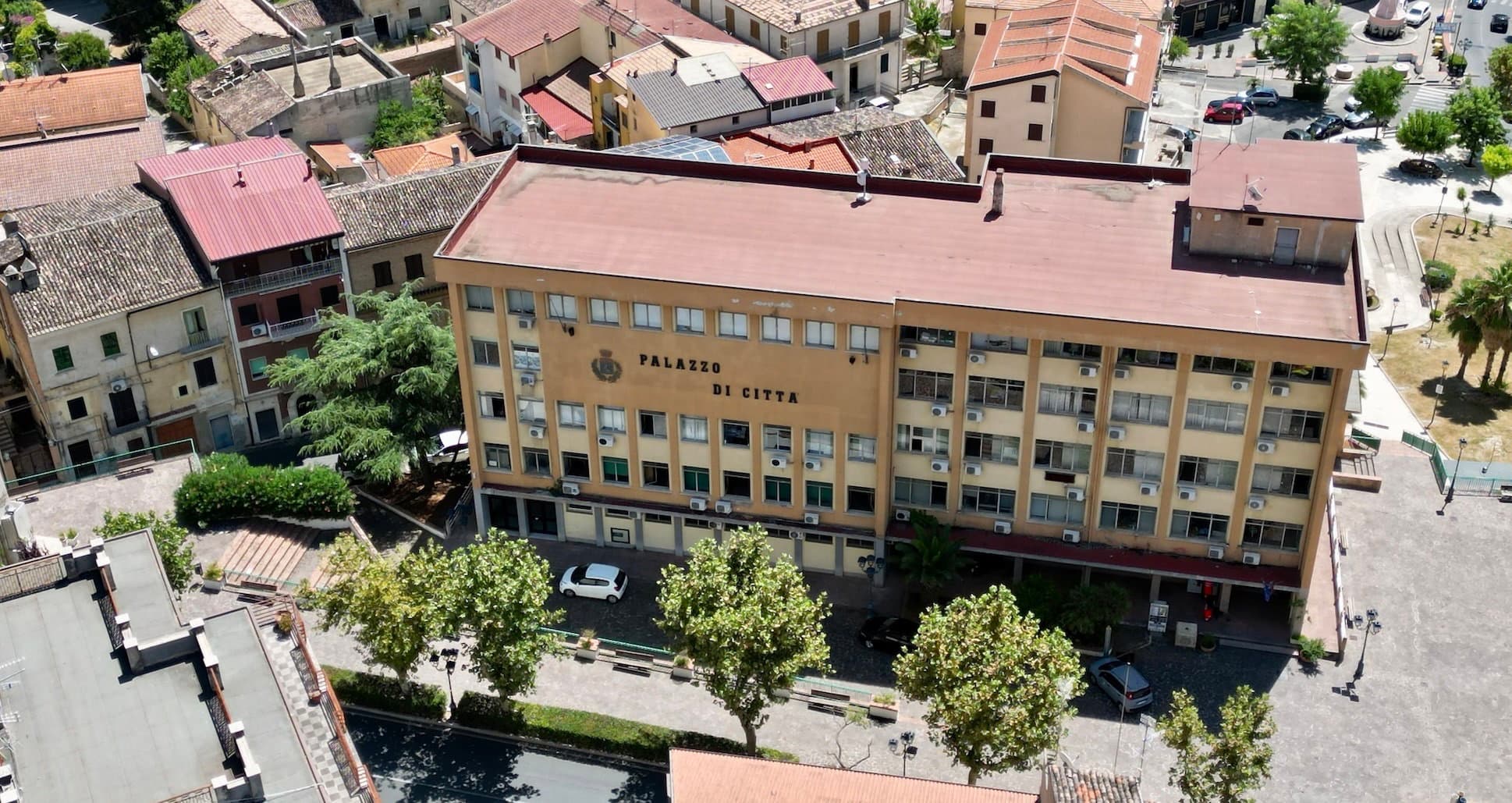 Ammodernamento del Palazzo di Città di Cassano: gli uffici comunali si trasferiscono nell’ex sede del Giudice di Pace