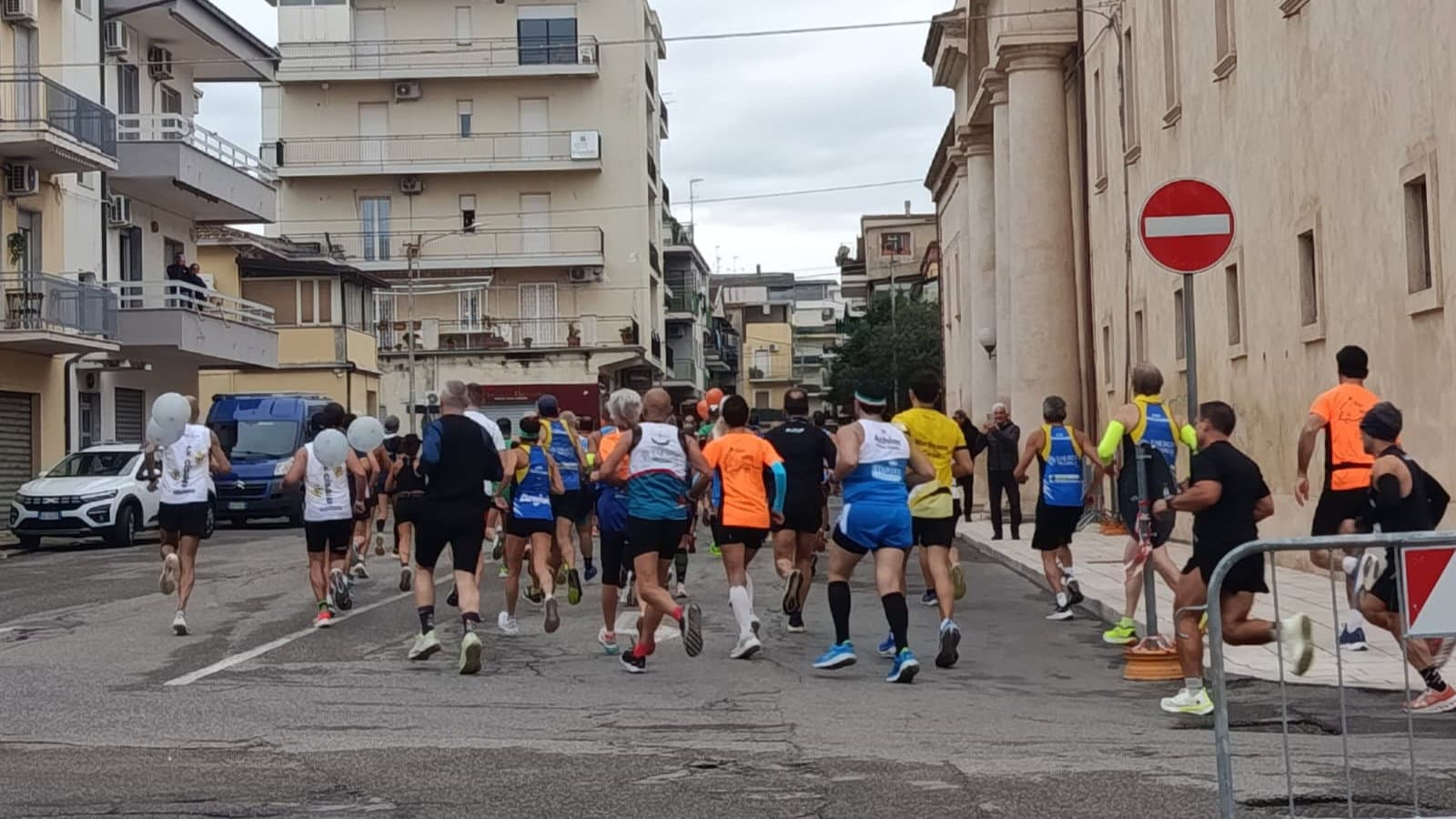 La città corre tra sport, turismo e comunità: grande successo per la “Co.Ro. Half Marathon”