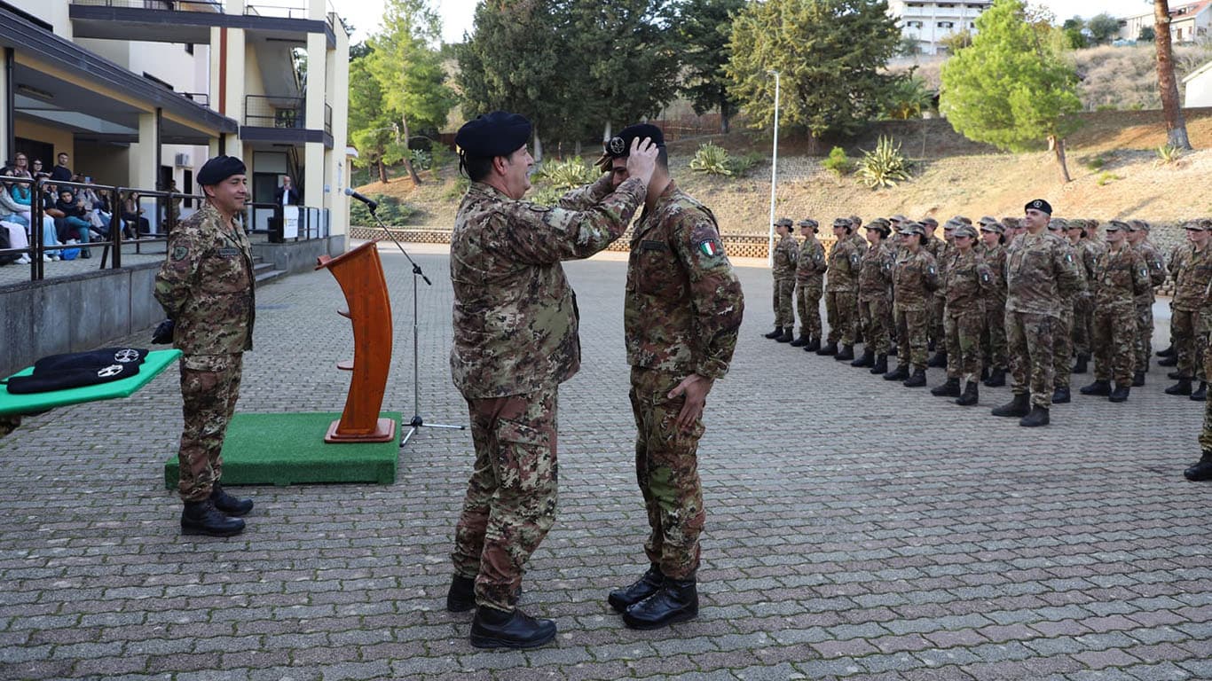Consegna del basco e del fregio ai nuovi guastatori dell’Esercito a Castrovillari