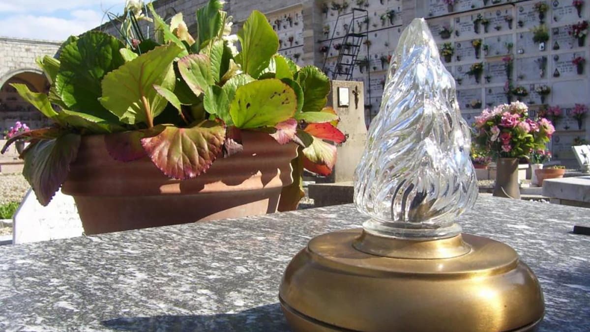 Cimitero di Corigliano, attivato il servizio di pagamento del canone per le lampade votive