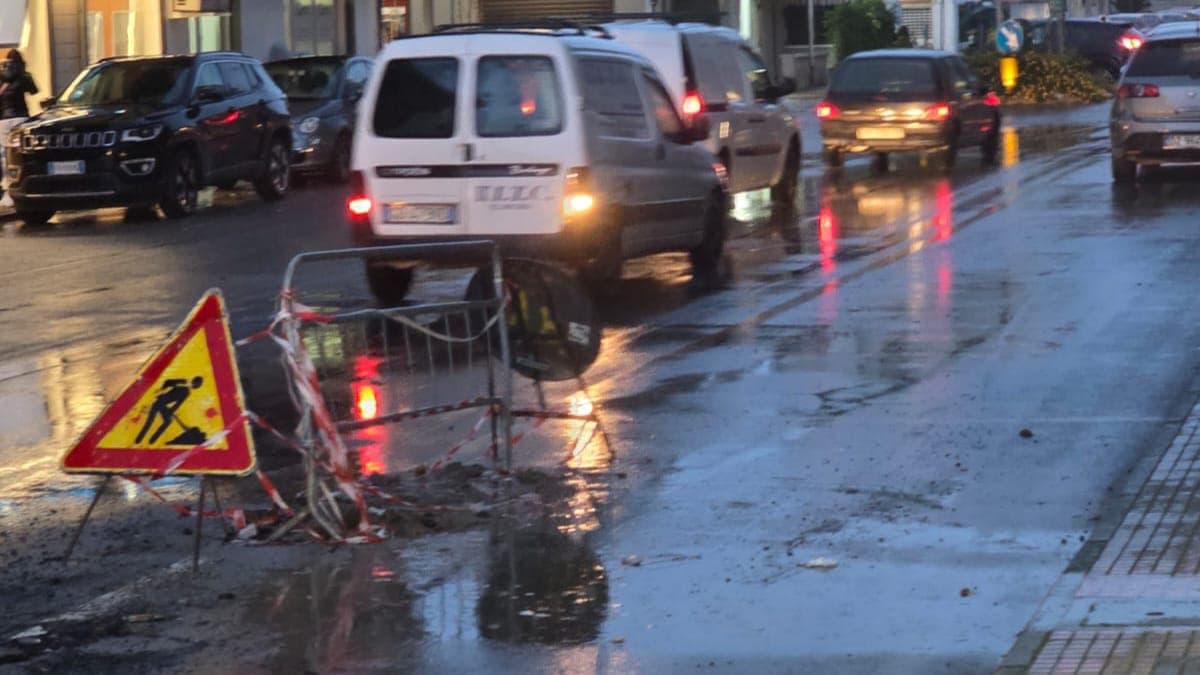 Schiavonea: in Via delle Orchidee buche, buio e segnaletica assente. Sicurezza a rischio