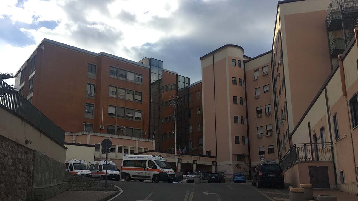 Condizioni del reparto di Pediatria al Compagna, L'Asp replica a "Schierarsi": «Attacco senza fondamento»