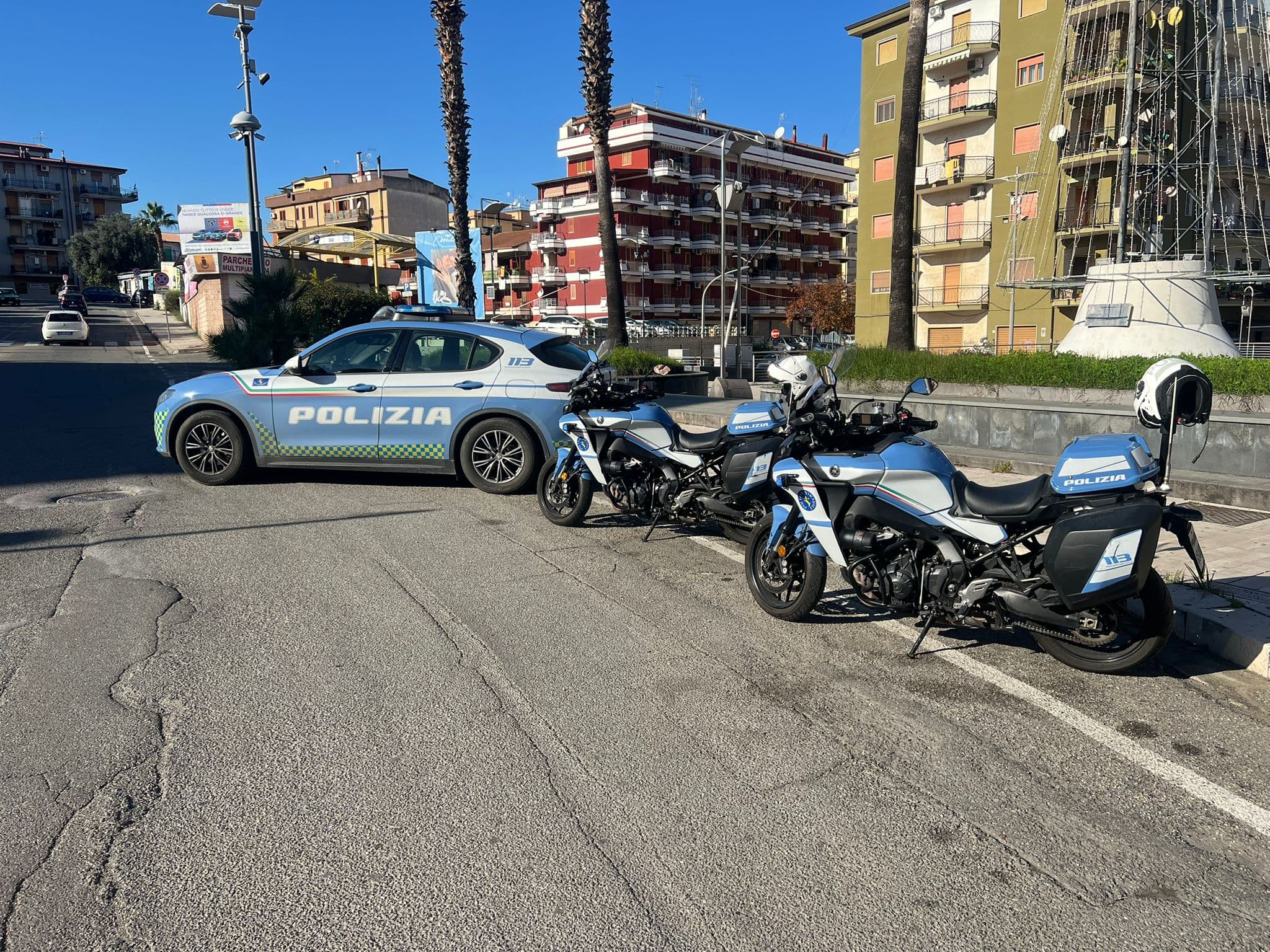 Maxi blitz della Stradale a Corigliano-Rossano: fioccano ritiri di patenti per uso del cellulare alla guida