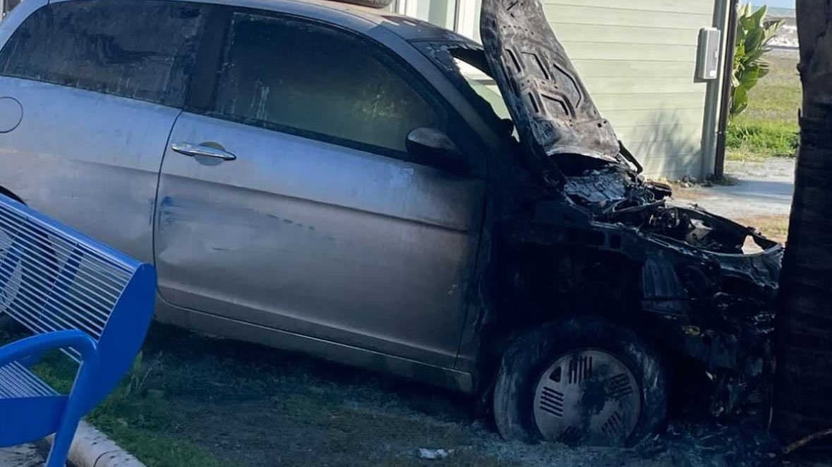 Tragedia a Villapiana: estratto vivo dall’auto in fiamme, muore poco dopo in ospedale