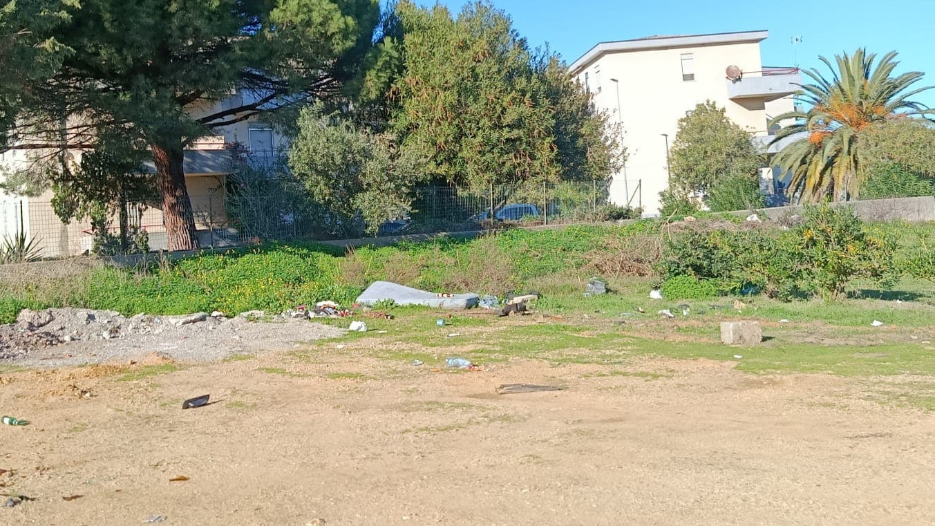 Rimossa l'auto abbandonata sul lungomare: intervento rapido e ripristino della sicurezza