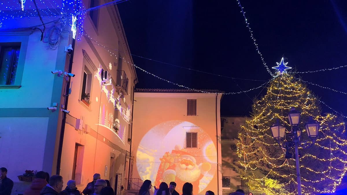 Paludi si illumina per l’Immacolata: una giornata di unione, fede e tradizione